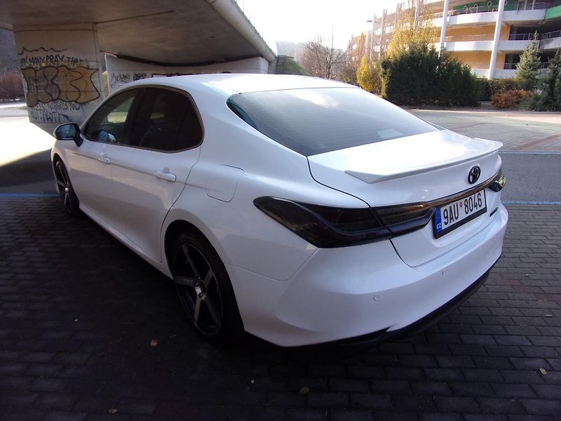 Toyota Camry 2.5i black white edition - fotka 5 z 18