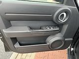 Dodge Nitro 2.8 CRD 4x4 Automat - náhled 10