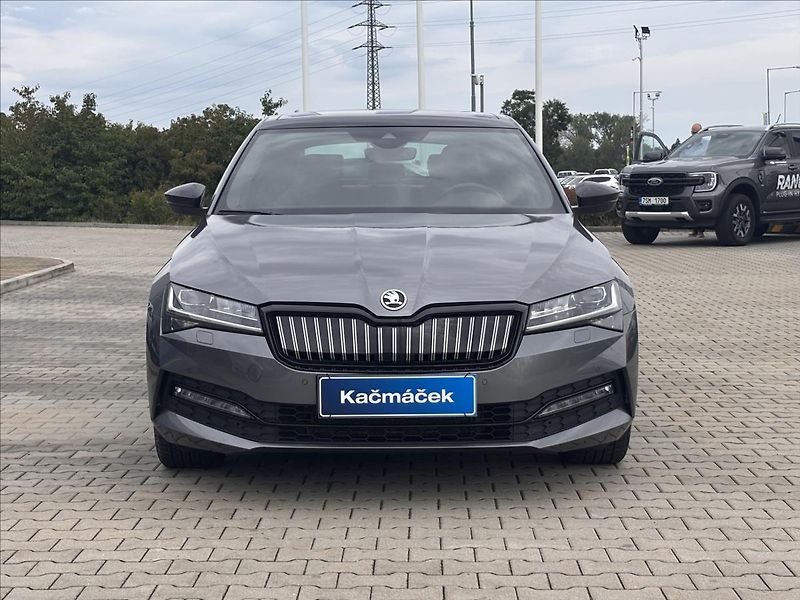 Škoda Superb 1,4 160kW iV Sportline DSG - fotka 8 z 32