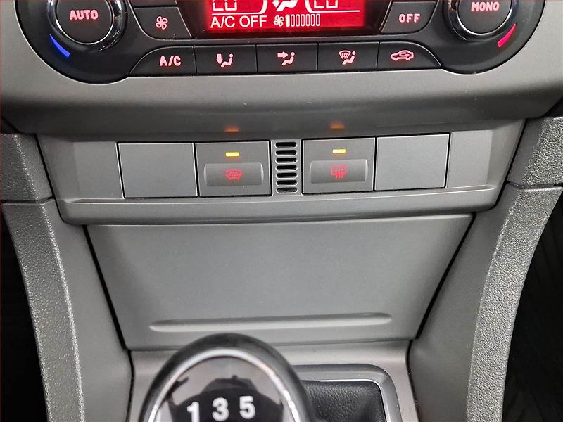 Ford Focus (2010) 1.6 16V, ČR,1.maj, Serv.kniha - fotka 19 z 20