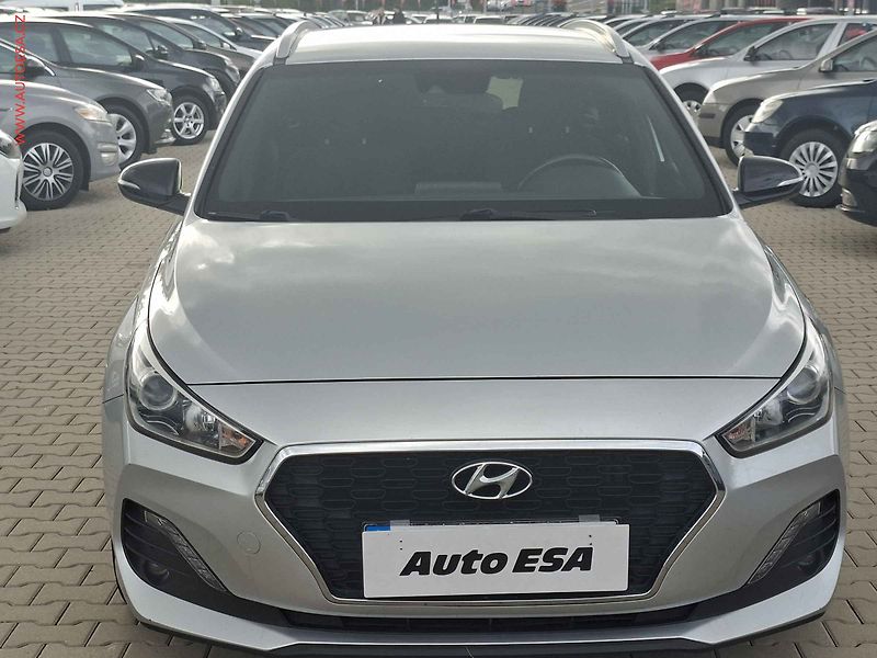 Hyundai i30 (2018) 1.4 TGDi, 2.maj,ČR, AC, tempo - fotka 2 z 19
