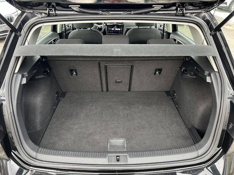 Volkswagen Golf IQ.DRIVE 1.6TDi DSG KLIMA ALU - fotka 38 z 55