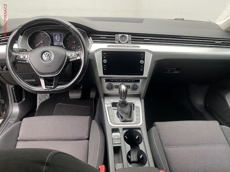 Volkswagen Passat (2018) 2.0TDi, DSG, navi, kamera - fotka 8 z 18