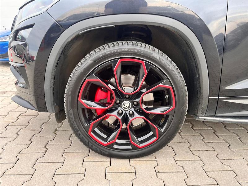 Škoda Kodiaq 2,0 BiTDI RS Challenge DSG 4x4 - fotka 10 z 39