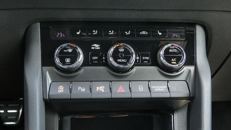 Škoda Karoq 2.0TDI 110kW Sportline 4x4 DSG - fotka 17 z 24