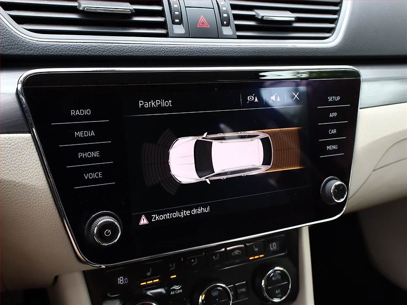 Škoda Superb (2018) 1.4 TSI, Automat, Tempomat - fotka 15 z 20