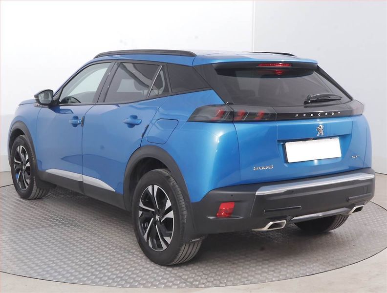 Peugeot 2008 (2020) Allure 1.2 PureTech, ČR,1.maj - fotka 4 z 17