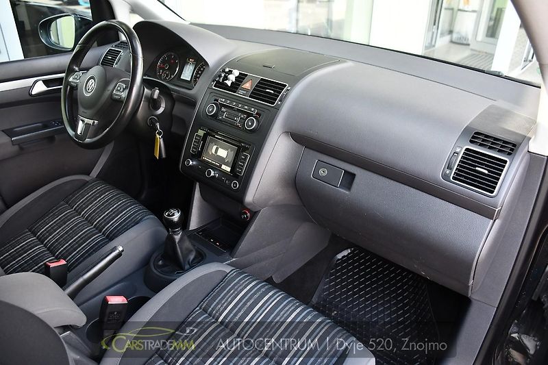 Volkswagen Touran 2.0TDi CROSS NAVI VÝHŘEV - fotka 16 z 48