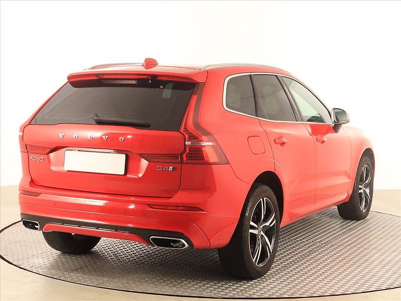 Volvo XC60 (2019) D4, 4X4, Automat, Kůže, Navi - fotka 5 z 19