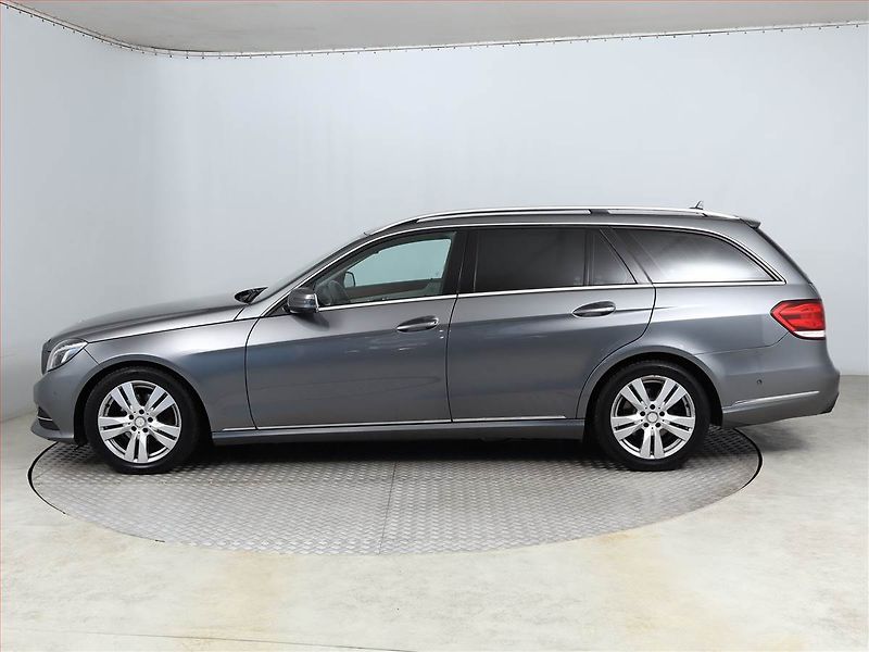 Mercedes-Benz Třídy E (2015) E 200 BlueTEC, Automat, Kůže - fotka 3 z 20
