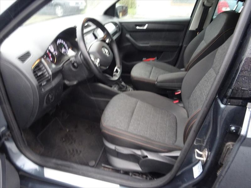 Škoda Fabia 1,0 TSi 70 kW Automat - fotka 9 z 31