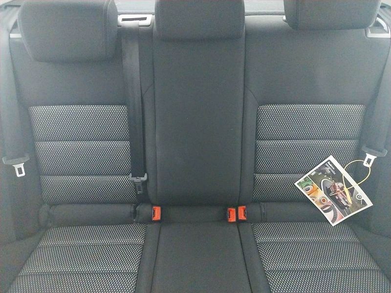 Škoda Octavia (2008) Ambiente 1.8 TSI, Serv.kniha - fotka 10 z 17