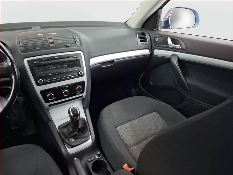 Škoda Octavia (2011) 1.6 TDI, Tempomat - fotka 8 z 13