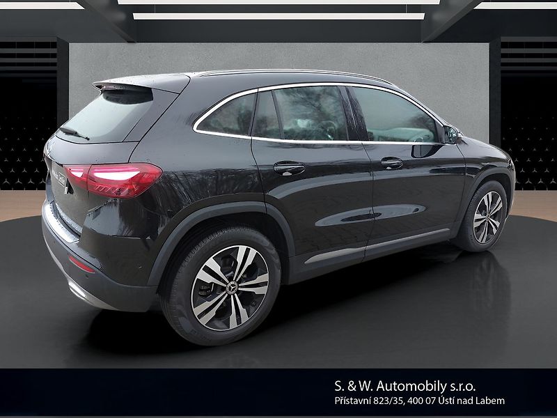 Mercedes-Benz GLA GLA180d - fotka 5 z 26