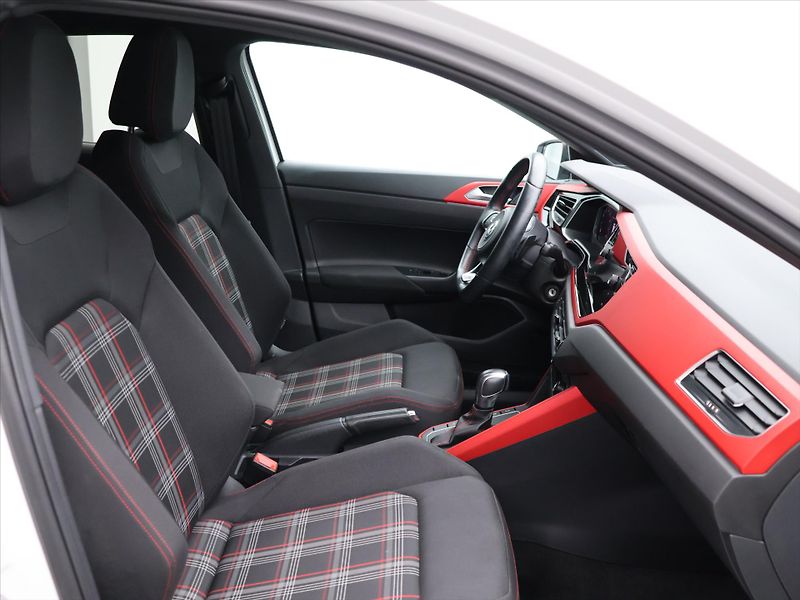 Volkswagen Polo 2,0 TSI GTI DSG Virtual Matrix - fotka 11 z 34