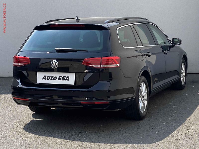 Volkswagen Passat (2018) 1.4 TSi, Comfortline, navi - fotka 4 z 18