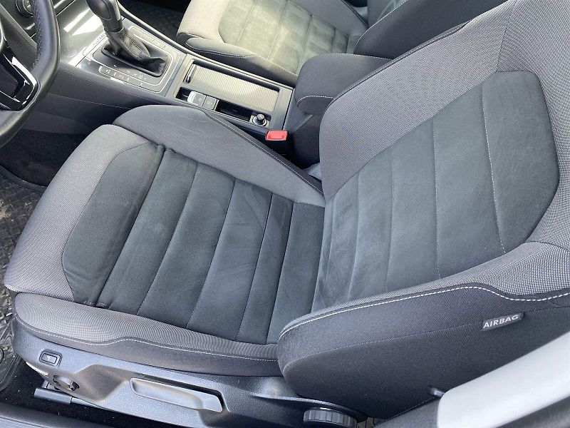 Volkswagen Golf (2020) Variant 2.0 TDI DSG 4Motion Al - fotka 6 z 31