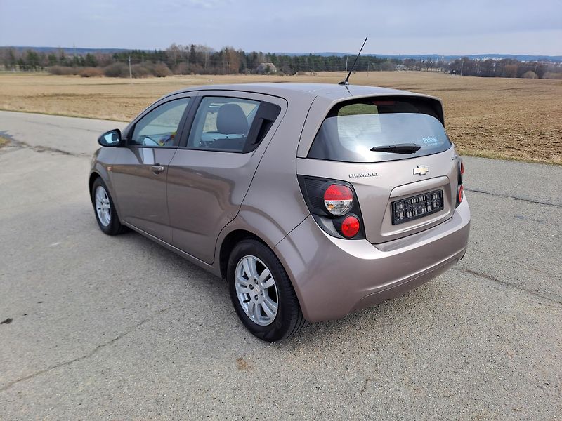 Chevrolet Aveo (2013) 1.2 1.MAJITEL 2xKOLA, SERVISKA - fotka 7 z 29