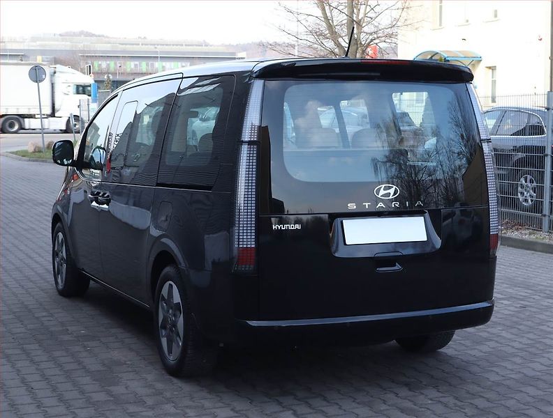 Hyundai Staria (2024) 1.6 T-GDI HEV, SR, 1Maj - fotka 4 z 23