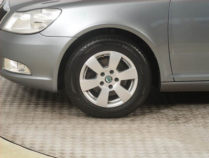 Škoda Octavia (2012) 1.2 TSI - fotka 14 z 15
