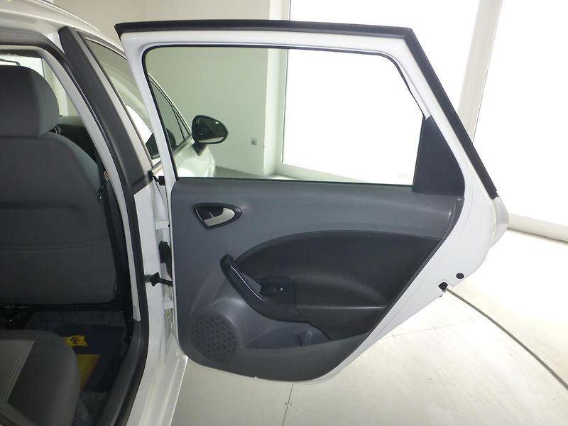 Seat Ibiza (2011) 1,6TDI-77KW**ALU**VYHŘ.SEDADLA - fotka 17 z 20