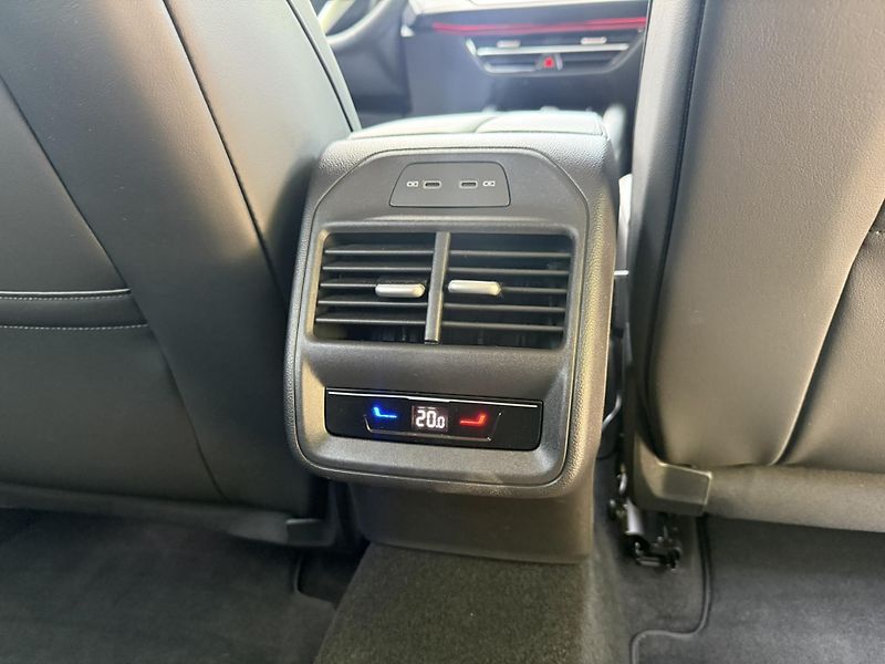 Volkswagen Passat Elegance 2.0 TDI 110 kW DSG Va - fotka 23 z 26