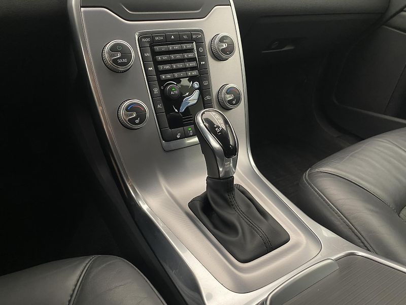 Volvo V70 D4 AWD MOMENTUM REZERVACE - fotka 26 z 46