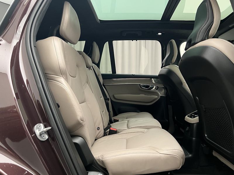 Volvo XC90 T8 AWD RECHARGE ULTRA BRIGHT - fotka 25 z 57