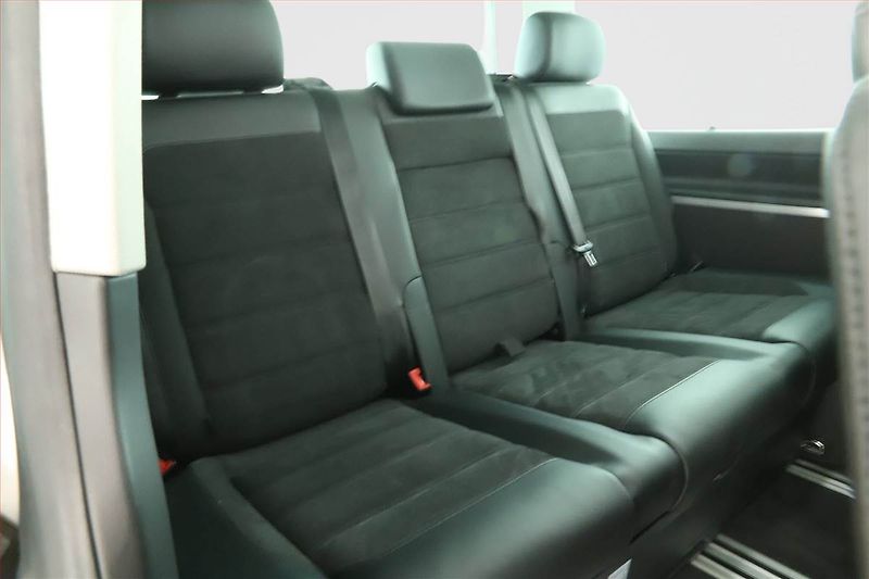 Volkswagen Multivan (2017) Highline 2.0 BiTDI 4Motion, ČR - fotka 7 z 17