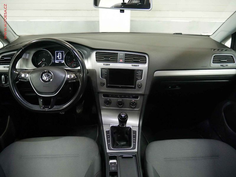 Volkswagen Golf (2015) 1.6TDi, Navi, panor - fotka 8 z 19