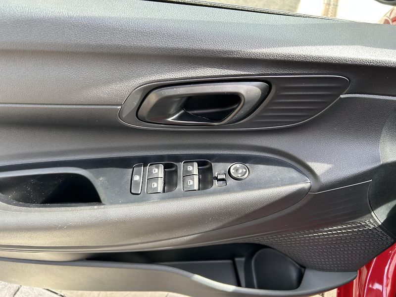 Hyundai i20 26 1,0 T-GDI DCT GO PLUS! - fotka 12 z 29