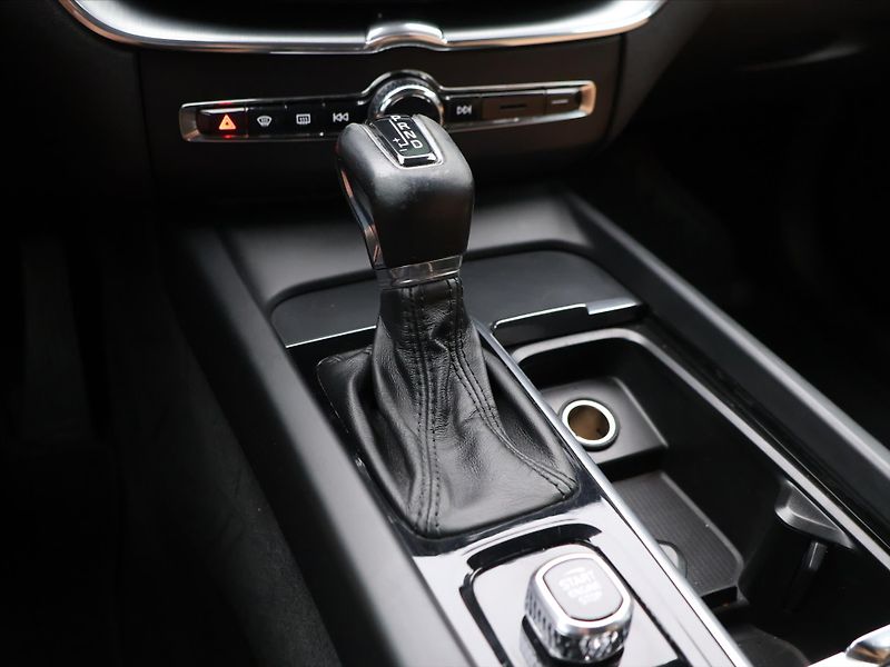 Volvo XC60 2,0 D4 140kW AWD Auto - fotka 20 z 29