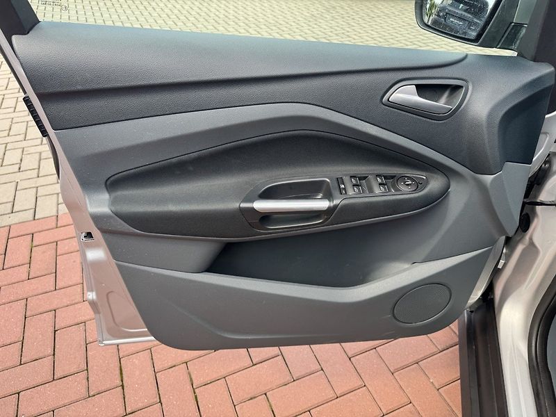 Ford C-MAX (2011) 1.6 Ti-VCT Klima Tažné - fotka 27 z 49