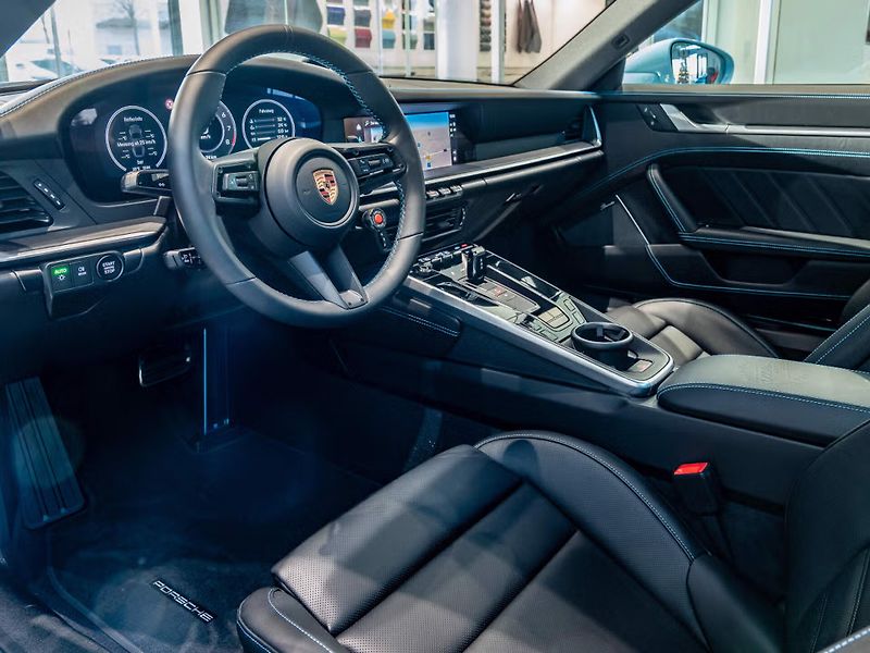 Porsche 911 (2026) Carrera 4S Lift Burmester 360 - fotka 12 z 26