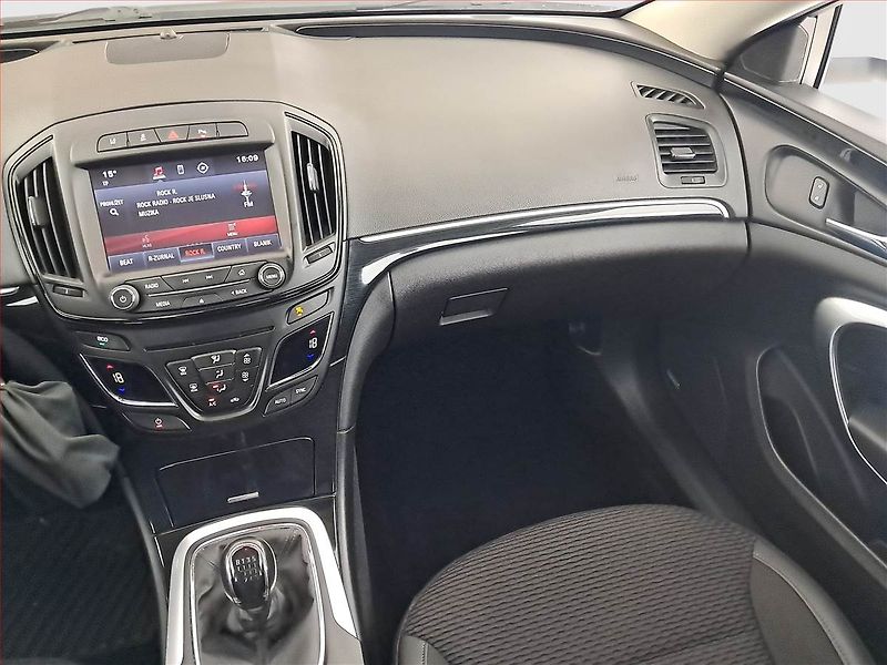 Opel Insignia (2015) Cosmo 2.0 CDTI, Serv.kniha - fotka 8 z 18