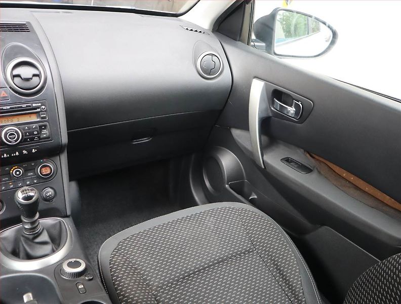 Nissan Qashqai (2009) 2.0 dCi, 4X4, Tempomat - fotka 8 z 14