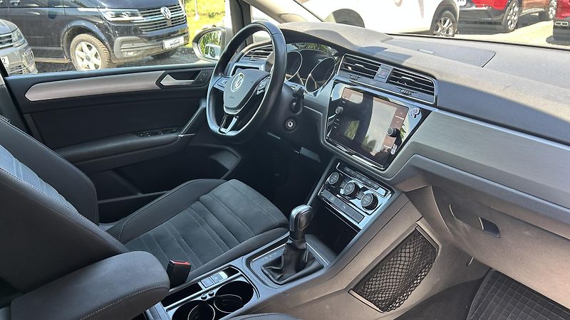 Volkswagen Touran 2.0TDI DSG  - fotka 9 z 15