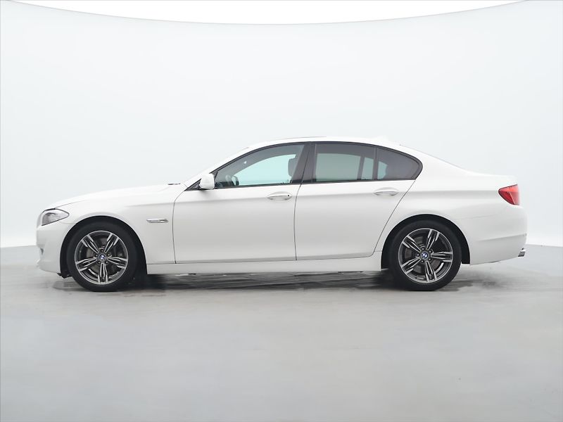 BMW Řada 5 3,0 530d 190KW xDrive CZ - fotka 4 z 31