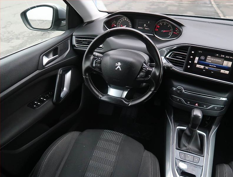 Peugeot 308 (2015) 2.0 HDI, Automat, Navi - fotka 7 z 23