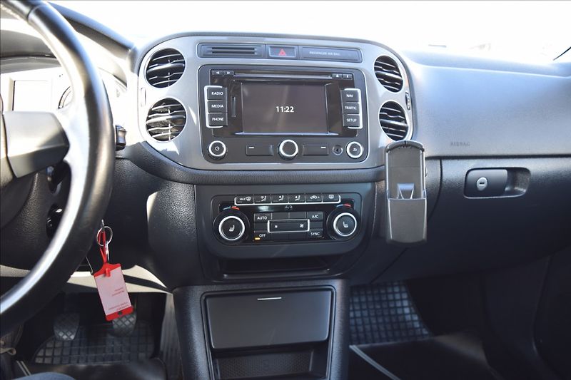 Volkswagen Tiguan 2,0 TDI 103KW NAVI TAŽNÉ ALU - fotka 33 z 47