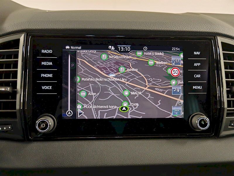 Škoda Karoq (2025) 1.5 TSI 110 kW DSG Sportline - fotka 10 z 32