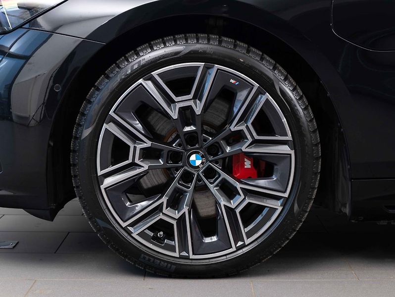 BMW Řada 5 550e xDrive - fotka 6 z 22