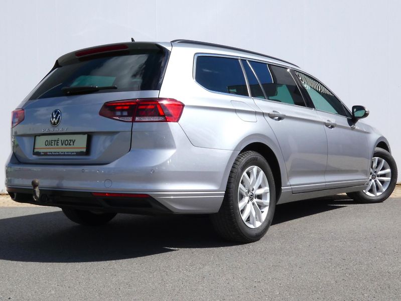 Volkswagen Passat Variant Business 2.0 TDI DSG - fotka 10 z 30