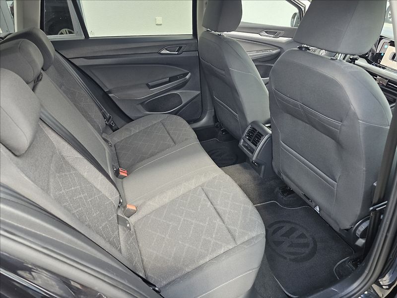 Volkswagen Golf 8 2,0TDi 110KW DSG STYLE - fotka 32 z 41