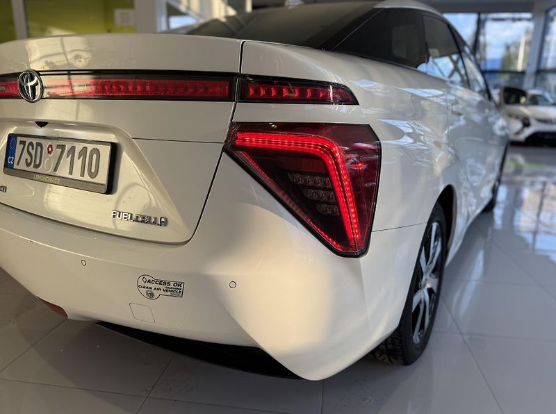 Toyota Mirai (2017) - fotka 17 z 23