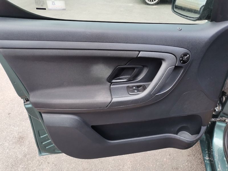 Škoda Roomster (2011) 1.2TSi 63kw Ambiente ČR - fotka 8 z 24