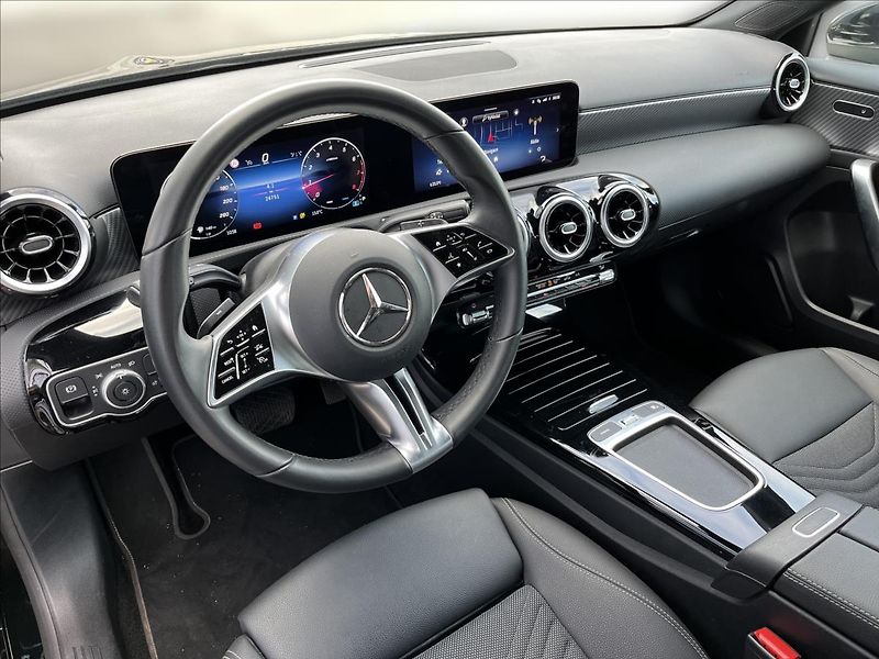 Mercedes-Benz Třídy A 180 Progressive Line - fotka 9 z 21