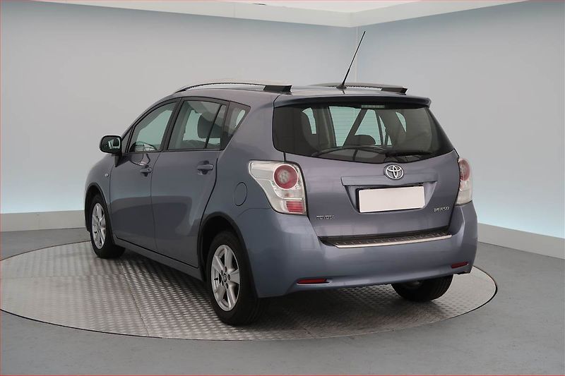 Toyota Verso (2010) 2.0 D-4D, 7 míst, nová STK - fotka 4 z 19