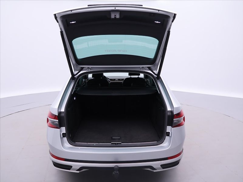 Škoda Superb 2,0 TDI 140kW DSG Scout 4x4 CZ - fotka 9 z 32