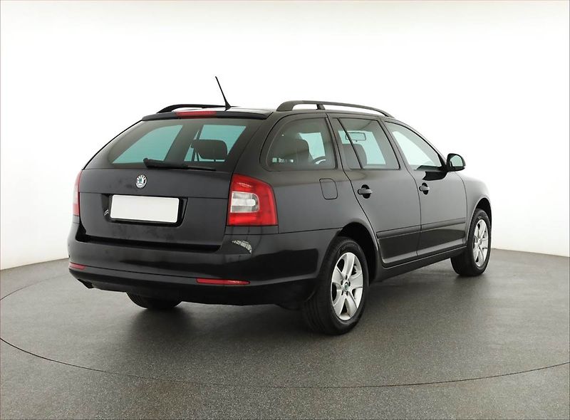 Škoda Octavia (2012) 1.6 TDI, Xenony, Tempomat - fotka 5 z 16